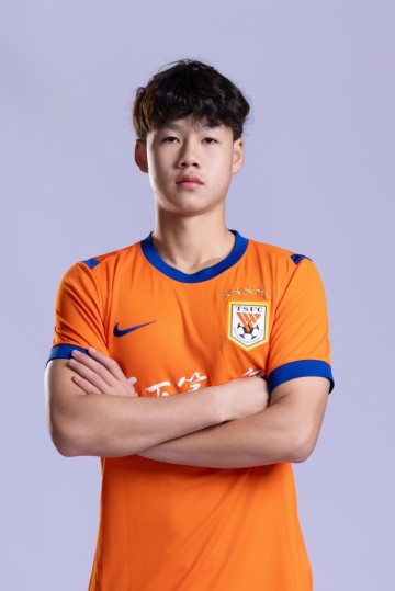 开云新版App下载-U17国足队长李钧鹏代表泰山B队登场，完成个人中乙联赛首秀